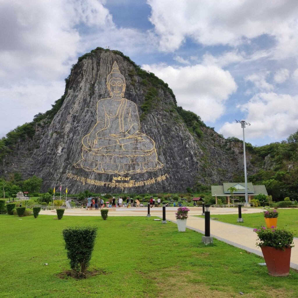 พระพุทธรูปแกะสลักเขาชีจรรย์